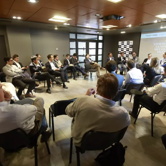 Players debaten estrategias para elevar el 'boom' del multifamily en Chile